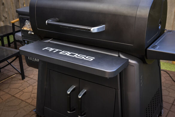 Pit Boss Competition Serie Titan Pellet Grill/-BBQ inkl. Pellets & Frontablage Mod.2025